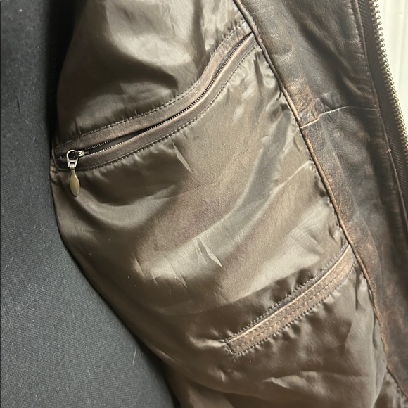 Roundtree & Yorke Dark Brown Leather Jacket with Pockets, Size Medium - Picture 10 of 13
